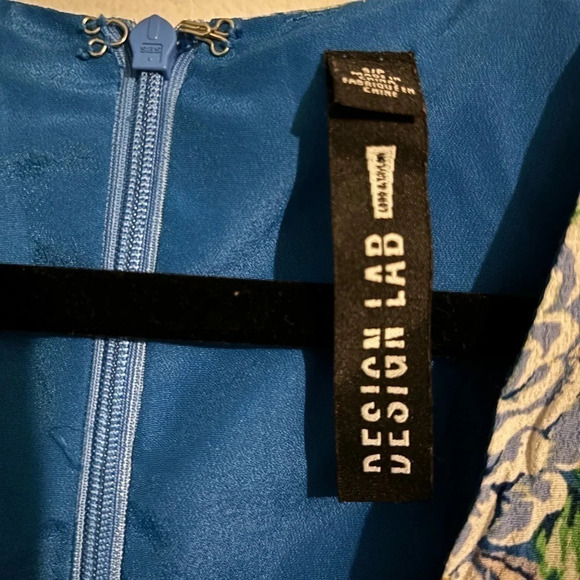 NWOT Design Lab short romper ruffle shorts and bell sleeve. Back zipper sz Small - Picture 2 of 6